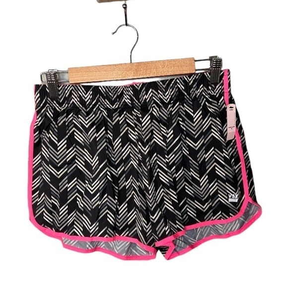 NWT Victoria’s Secret Sport The Player Run Short - Picture 2 of 11